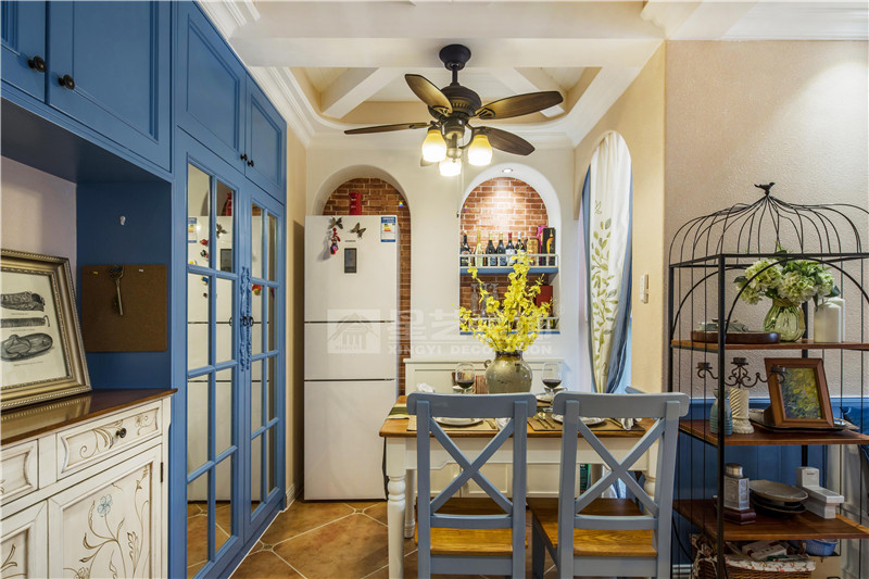 鳳嶺山語(yǔ)城89平美式地中海餐廳裝修實(shí)景圖