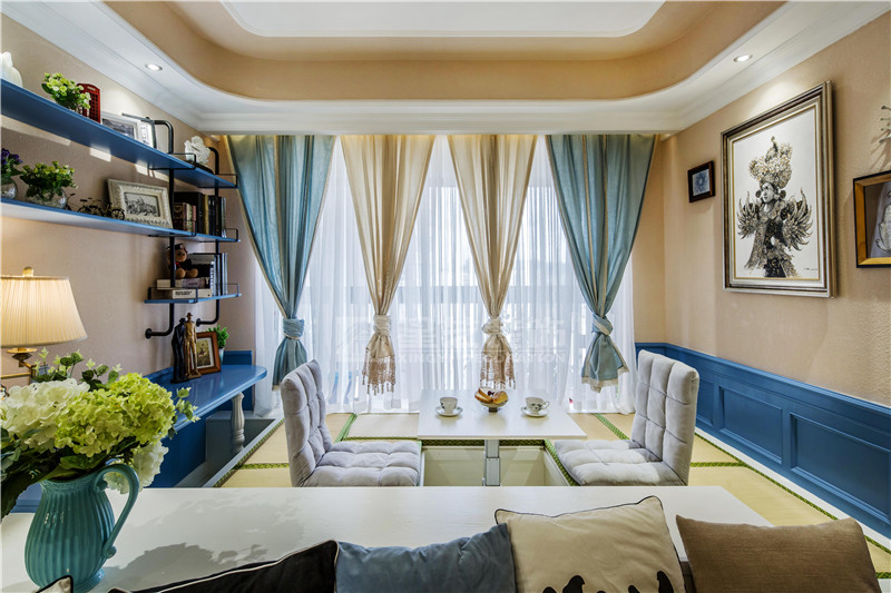 鳳嶺山語(yǔ)城89平美式地中?？蛷d裝修實(shí)景圖