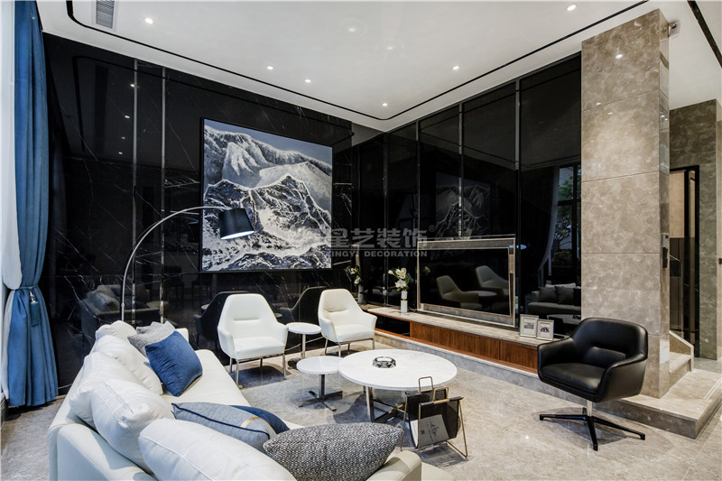 合景天俊229平客廳裝修實(shí)景圖