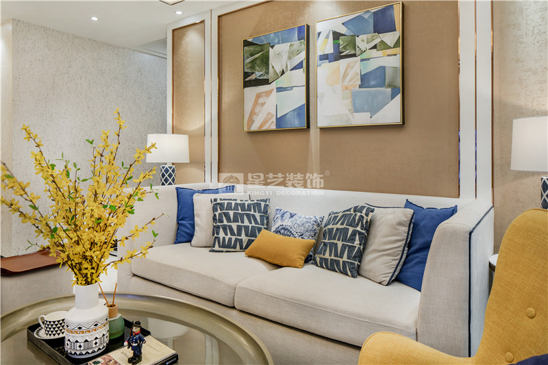 榮和悅瀾山109平沙發(fā)背景墻裝修實景圖