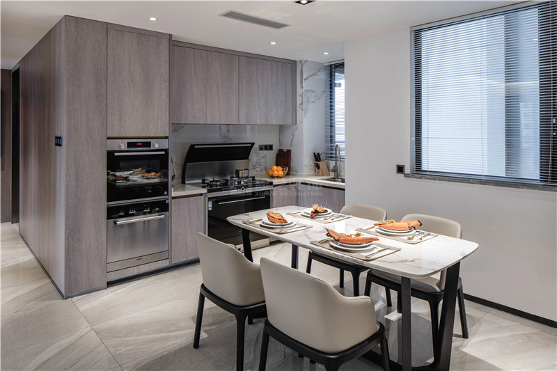 華發(fā)國賓一號120平餐廳裝修實景圖