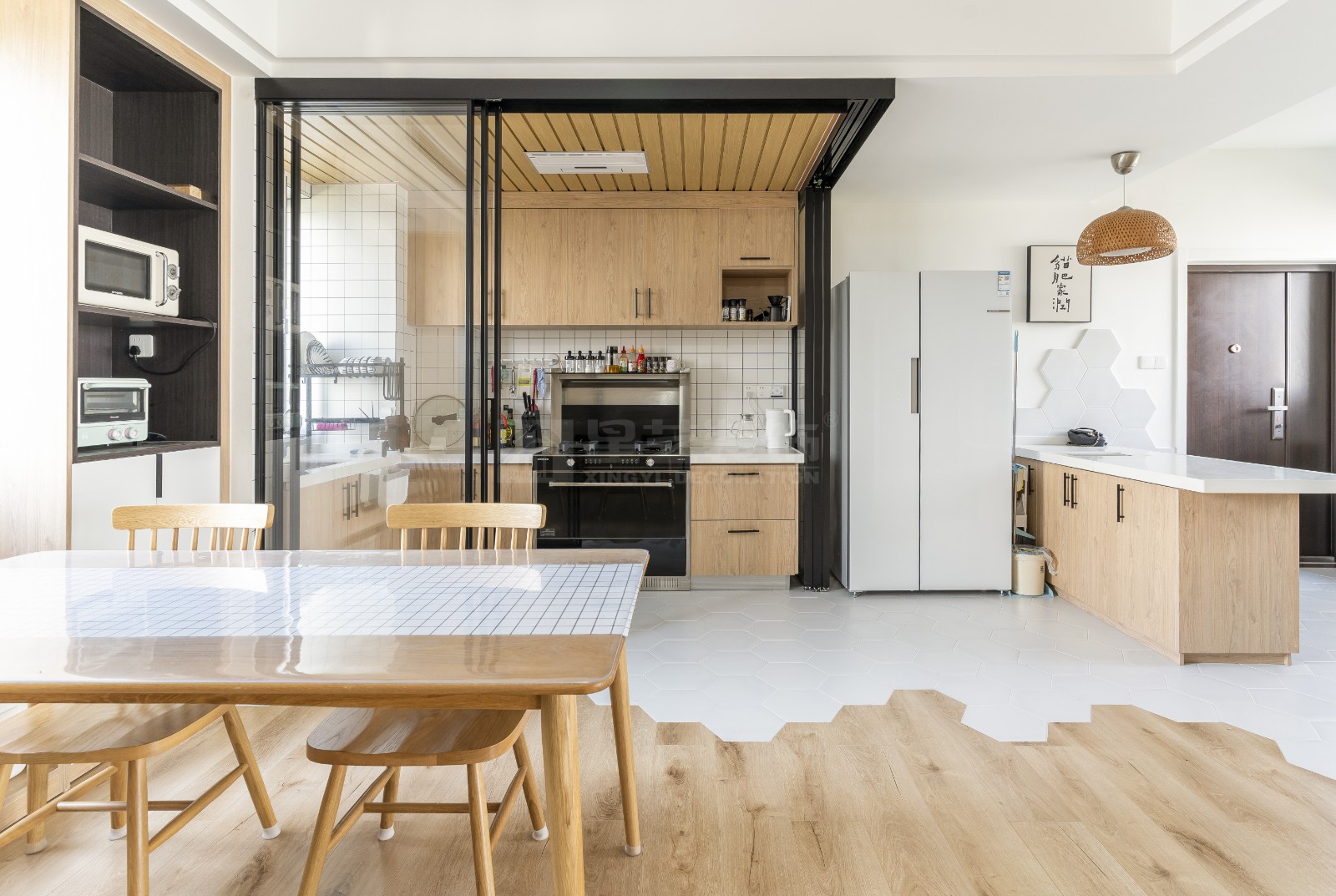 半島半山180平廚房裝修實(shí)景圖