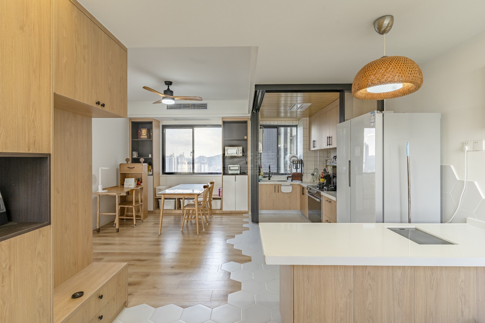 半島半山180平餐廳裝修實(shí)景圖