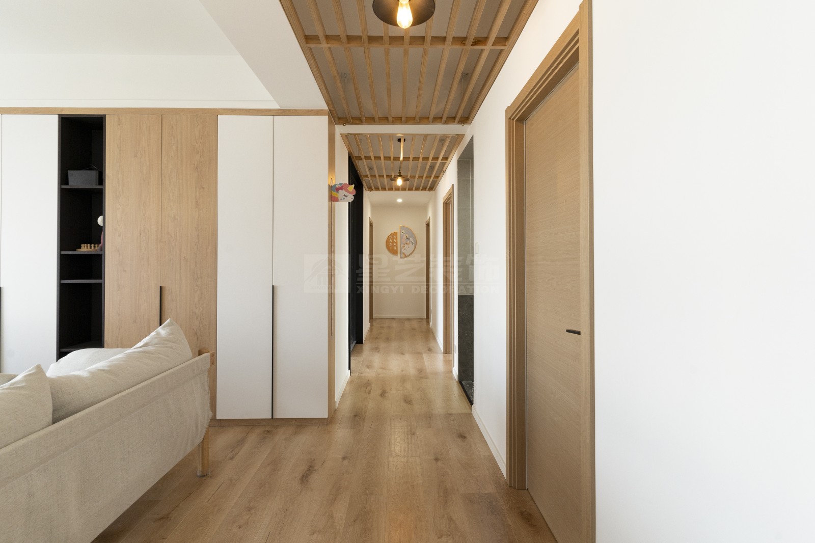 半島半山180平過道裝修實(shí)景圖