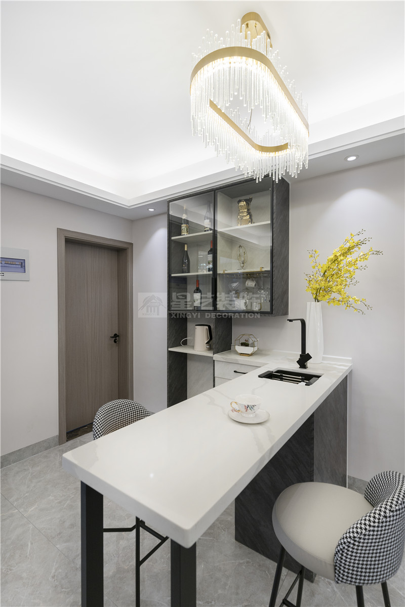 民族風(fēng)情街120平吧臺裝修實(shí)景圖