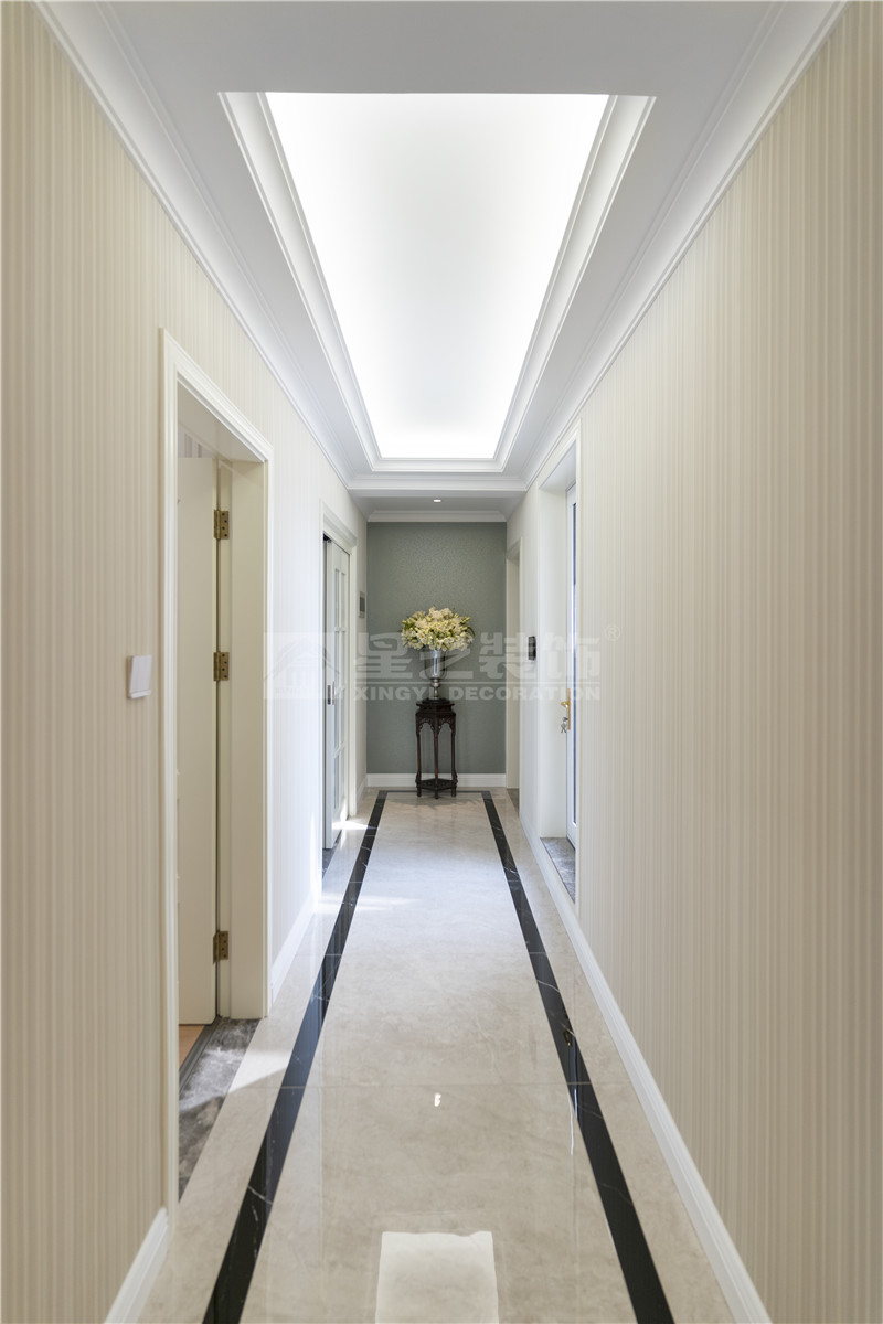 翡翠時(shí)光240平復(fù)式過道裝修實(shí)景圖