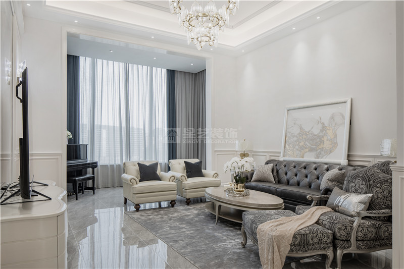 云景山語城186平復(fù)式客廳裝修實景圖