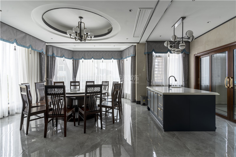 碧麗山莊450平別墅餐廳裝修實(shí)景圖