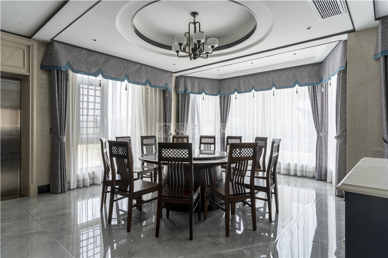 碧麗山莊450平別墅餐廳裝修實(shí)景圖