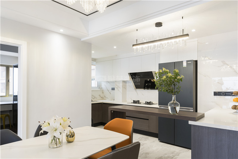 霖峰壹號142平廚房裝修實景圖