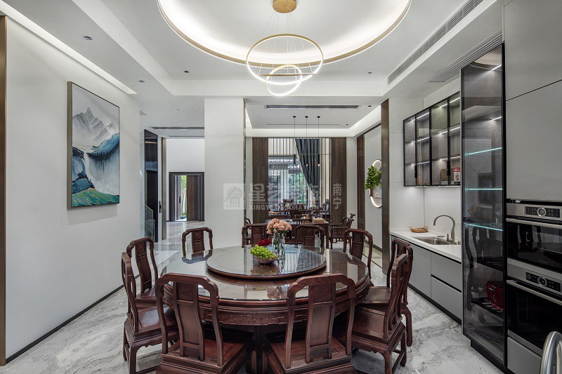 保利冠江墅750平新中式風格別墅餐廳裝修實景