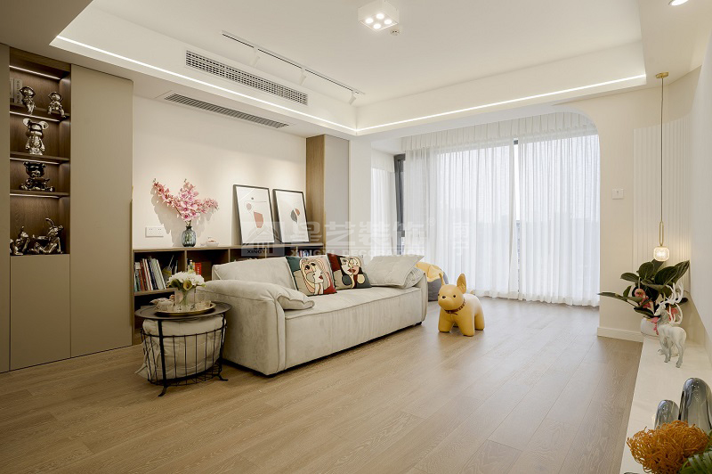 德澤苑130平奶油風(fēng)客廳實(shí)景