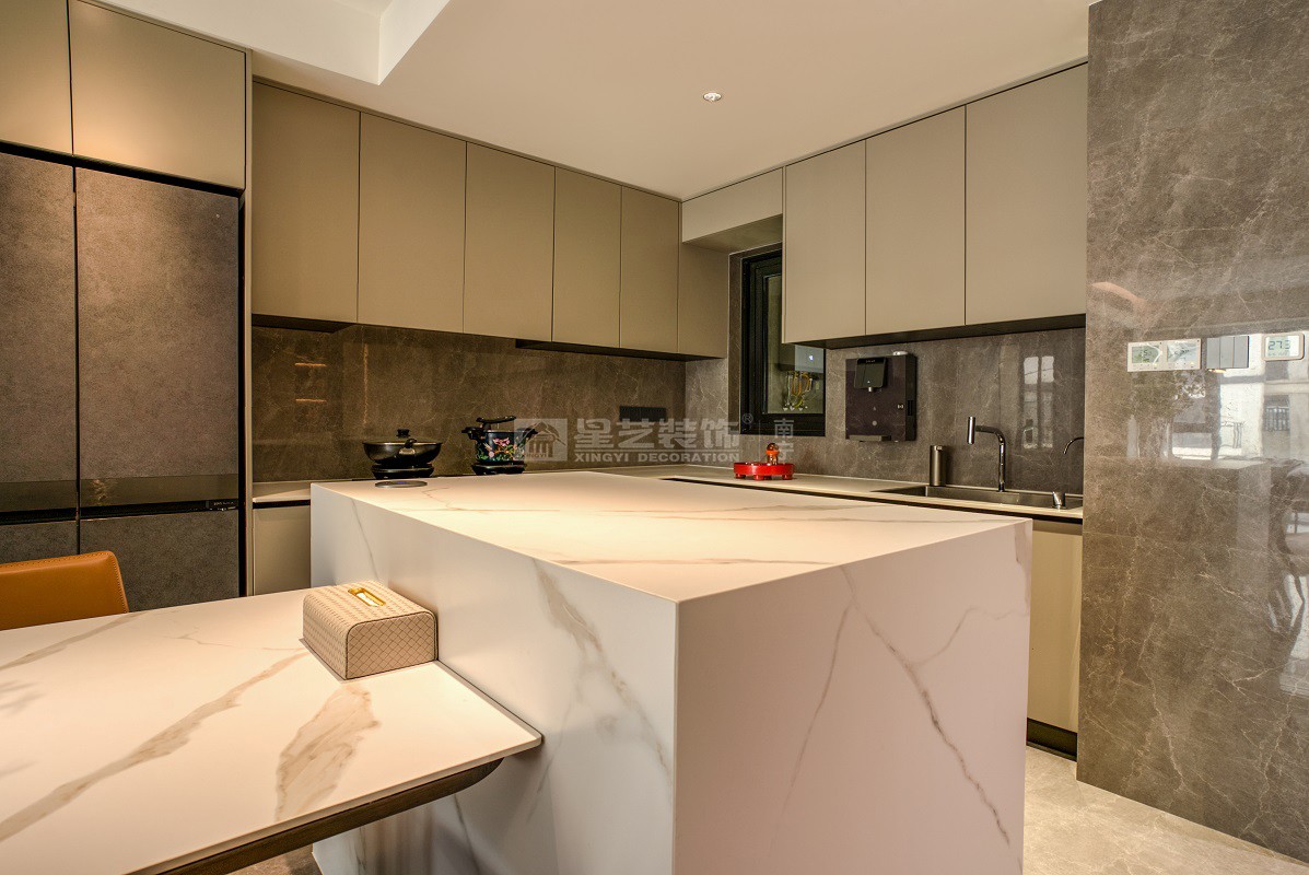 唐樾青山240平現(xiàn)代風格廚房裝修實景