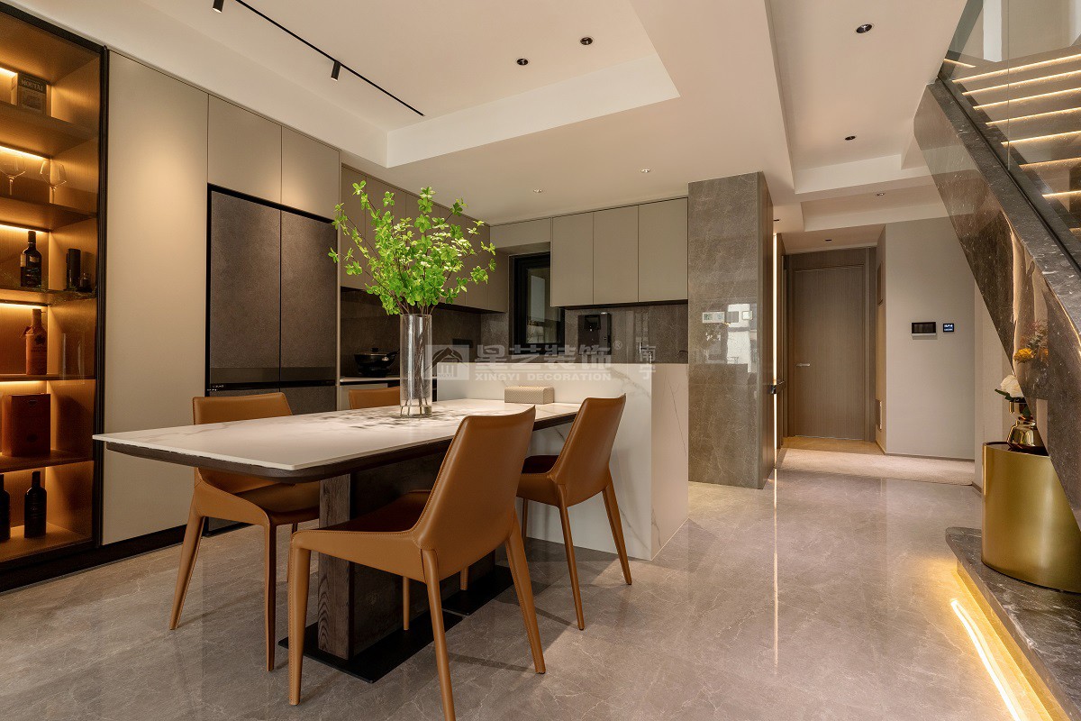 唐樾青山240平現(xiàn)代風格餐廳裝修實景