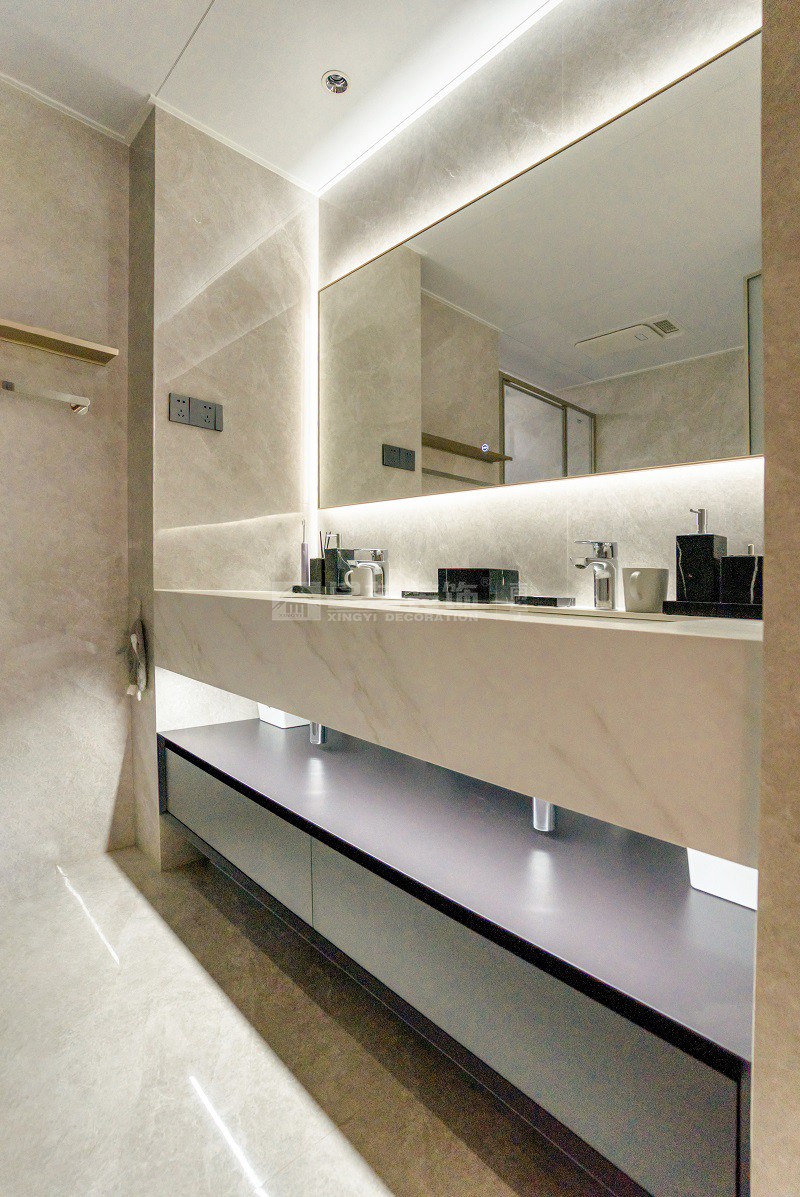 唐樾青山240平現(xiàn)代風格衛(wèi)生間裝修實景