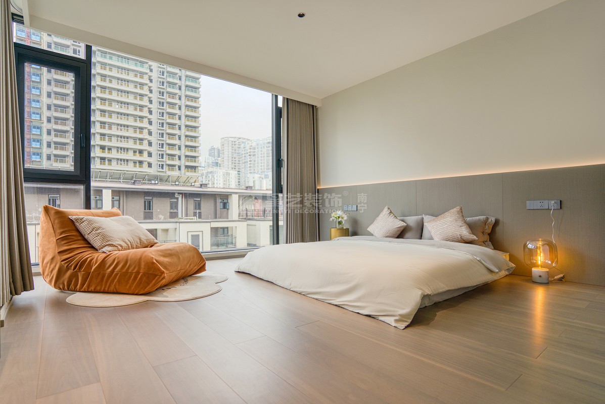 唐樾青山240平現(xiàn)代風格臥室裝修實景