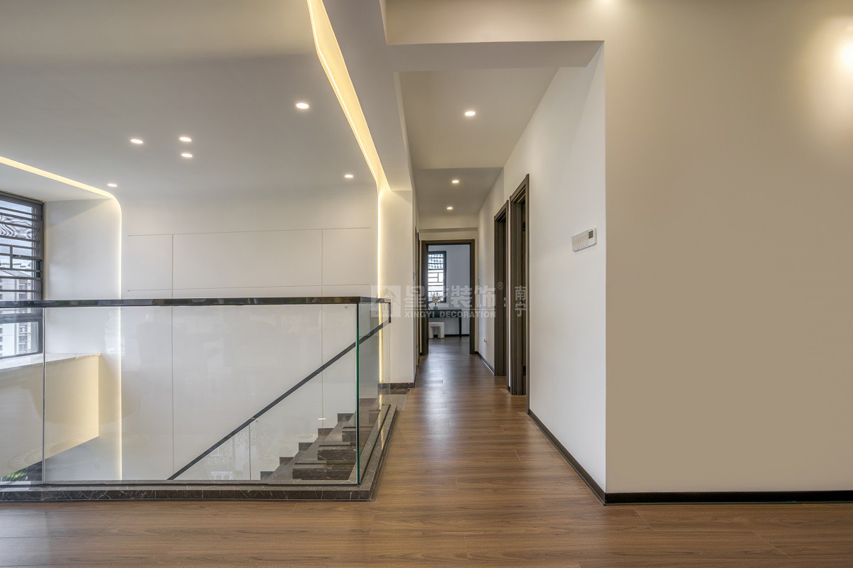 臻澤苑270平現(xiàn)代風(fēng)格過道裝修實景