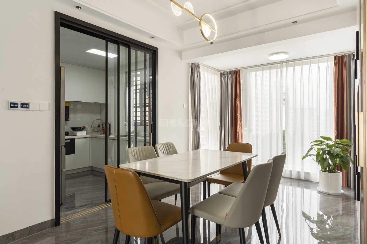 唐樾青山143平現(xiàn)代簡(jiǎn)約餐廳裝修實(shí)景