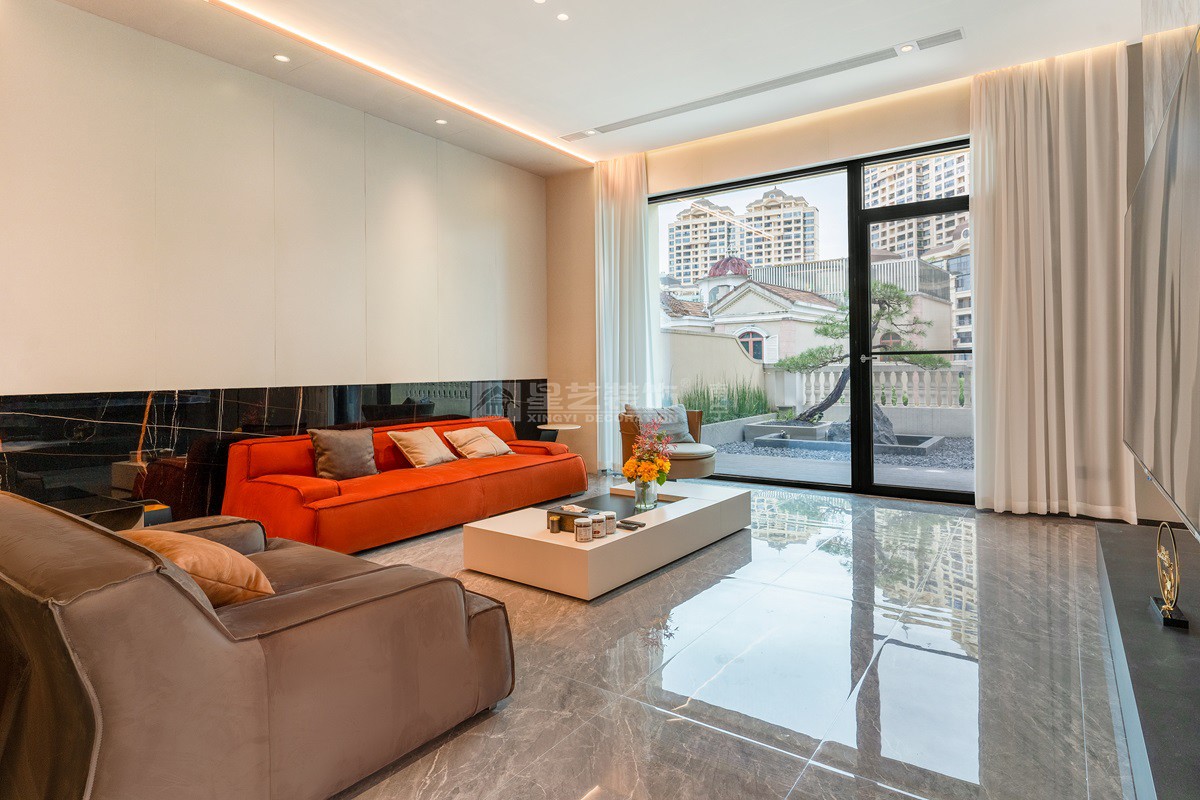 保利山漸青800平現(xiàn)代輕奢客廳裝修實景