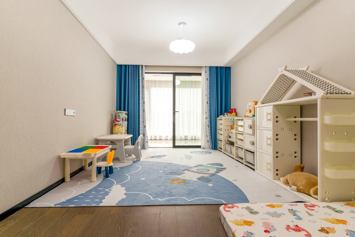 萬科云望223平現(xiàn)代極簡兒童房實景裝修