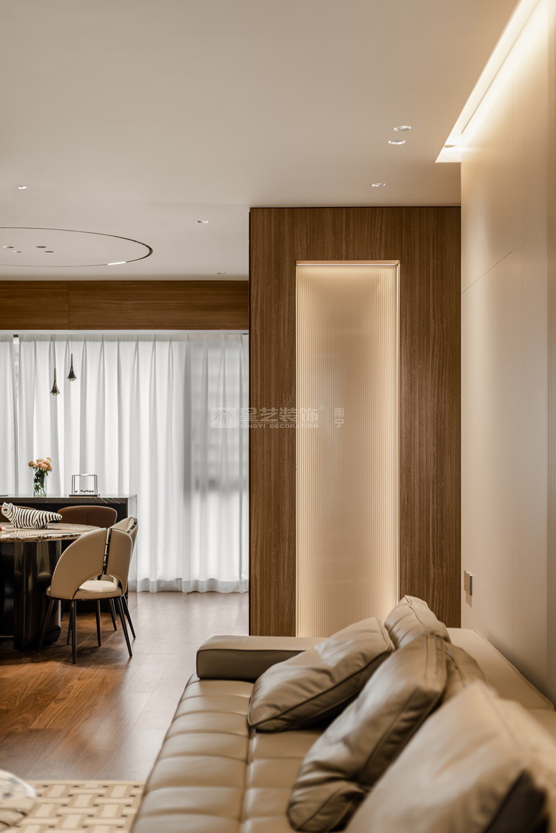 龍光天瀛140平意式輕奢風(fēng)格客廳裝修實(shí)景