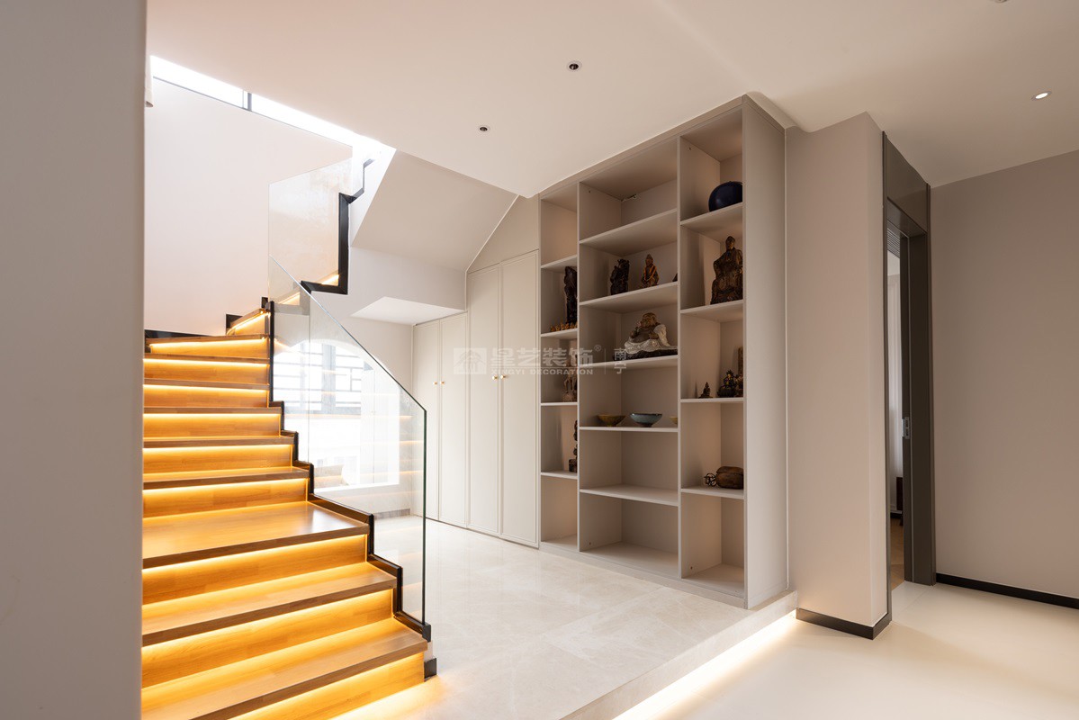 江山璟原270平現(xiàn)代奶油風(fēng)格樓梯裝修實景
