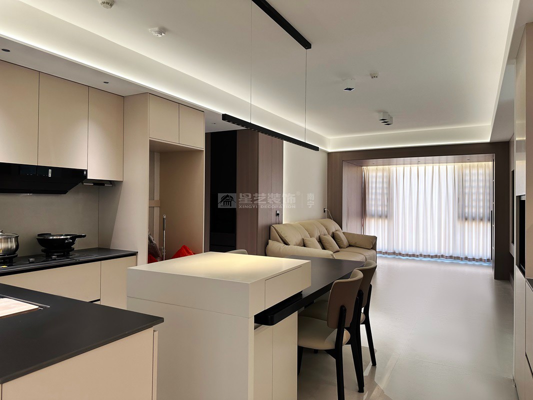 領(lǐng)譽府115平現(xiàn)代簡約餐廳裝修實景
