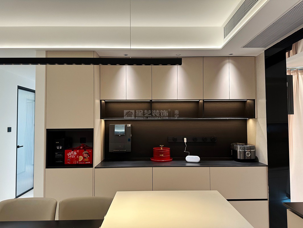 領(lǐng)譽府115平現(xiàn)代簡約餐廳裝修實景