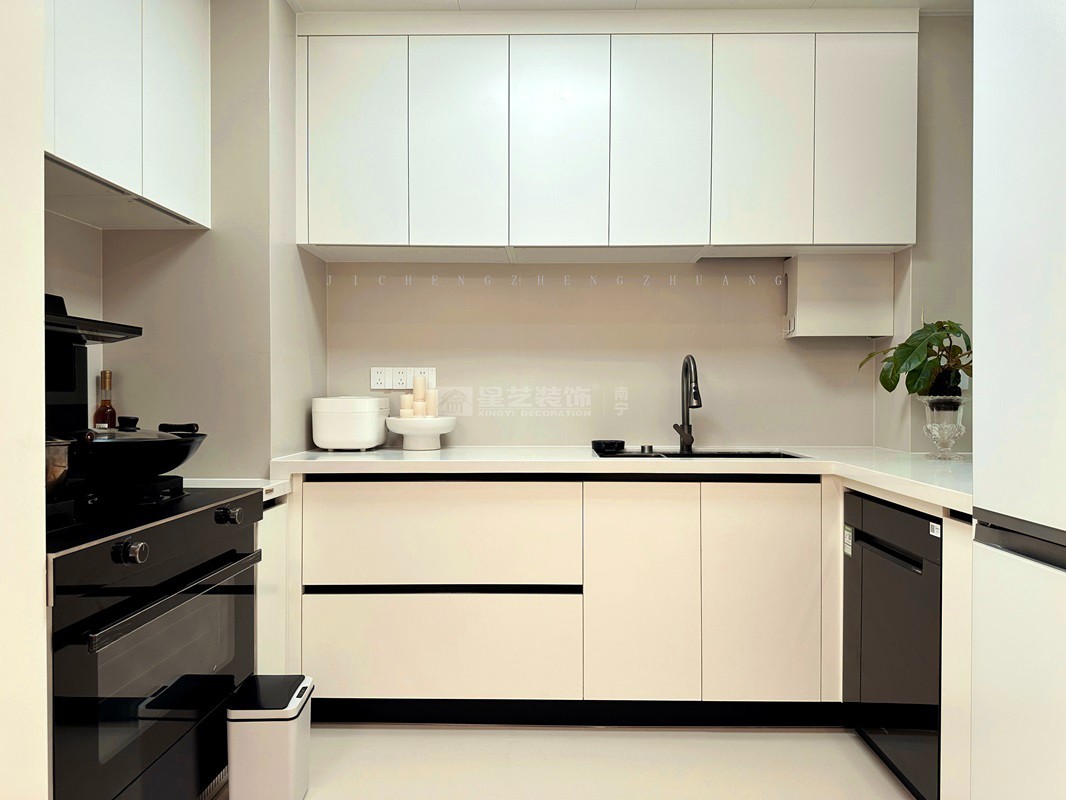 電網(wǎng)小區(qū)146平奶油風(fēng)格廚房裝修實(shí)景