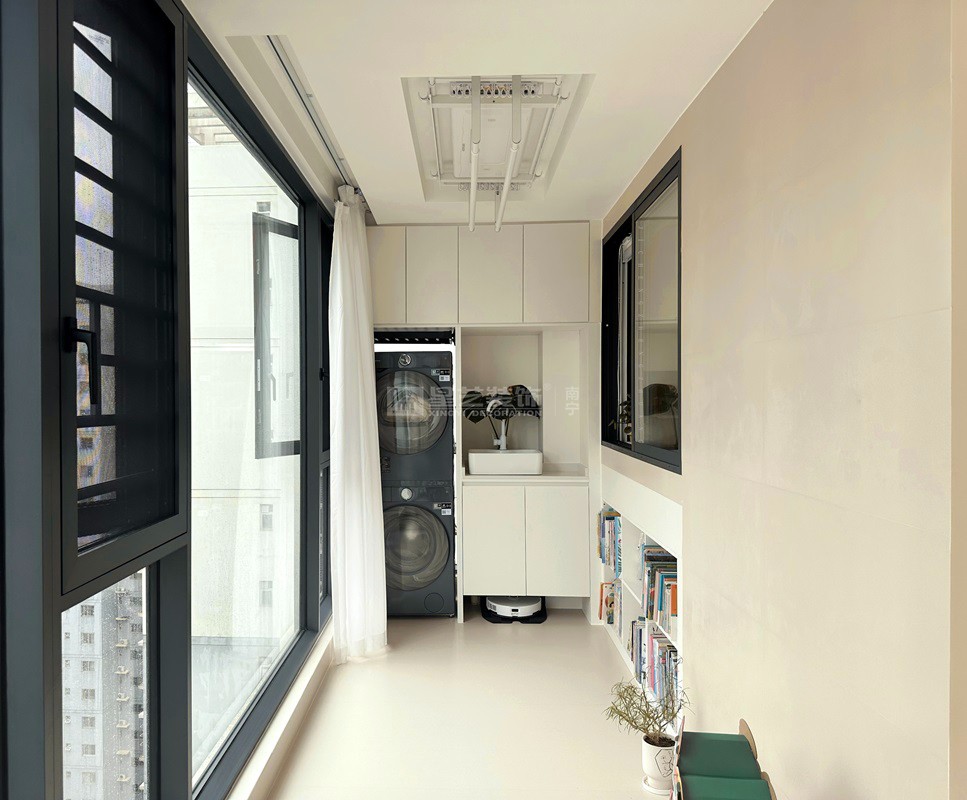 電網(wǎng)小區(qū)146平奶油風(fēng)格陽臺裝修實(shí)景