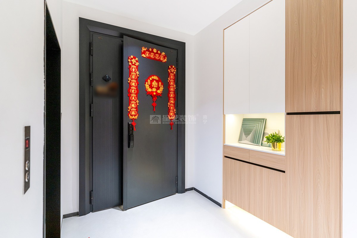 美泉1612 230平現(xiàn)代風(fēng)格玄關(guān)裝修實景