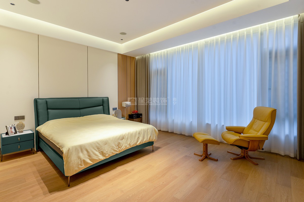 美泉1612 230平現(xiàn)代風(fēng)格臥室裝修實景