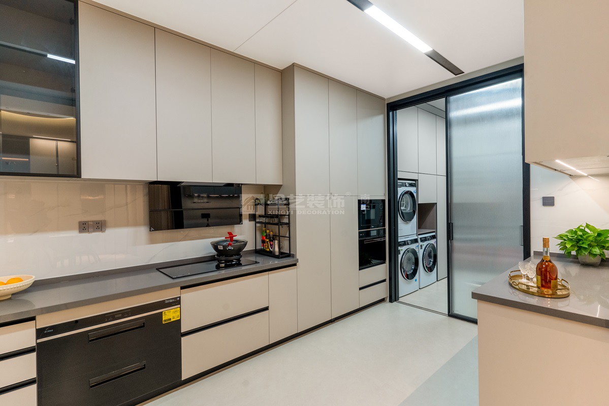 美泉1612 230平現(xiàn)代風(fēng)格廚房裝修實景
