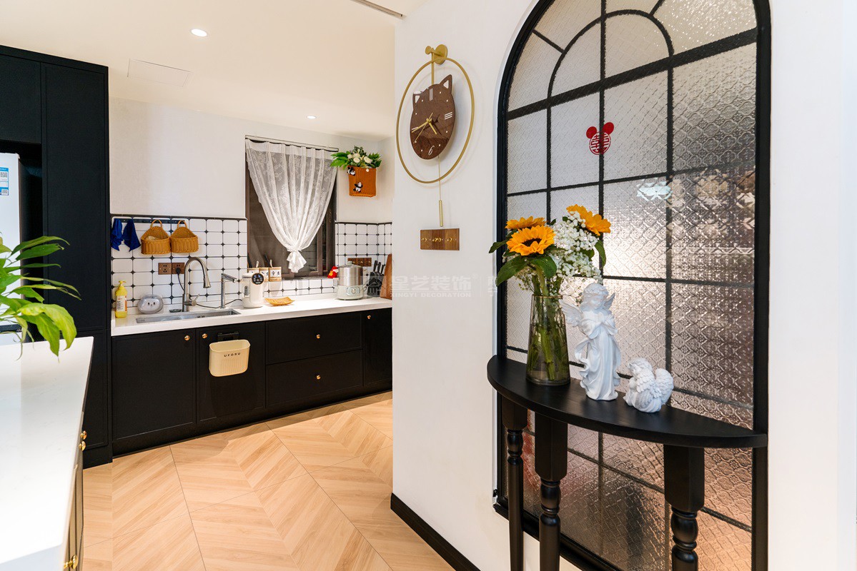 彰泰濱江學(xué)府118平輕法式廚房裝修實(shí)景