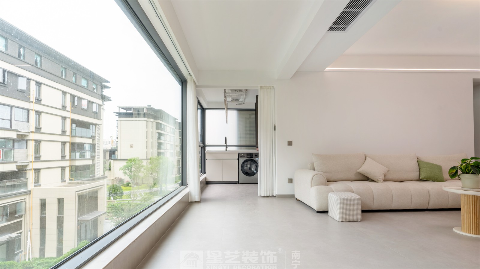 聯發(fā)臻境136平現代簡約陽臺實景