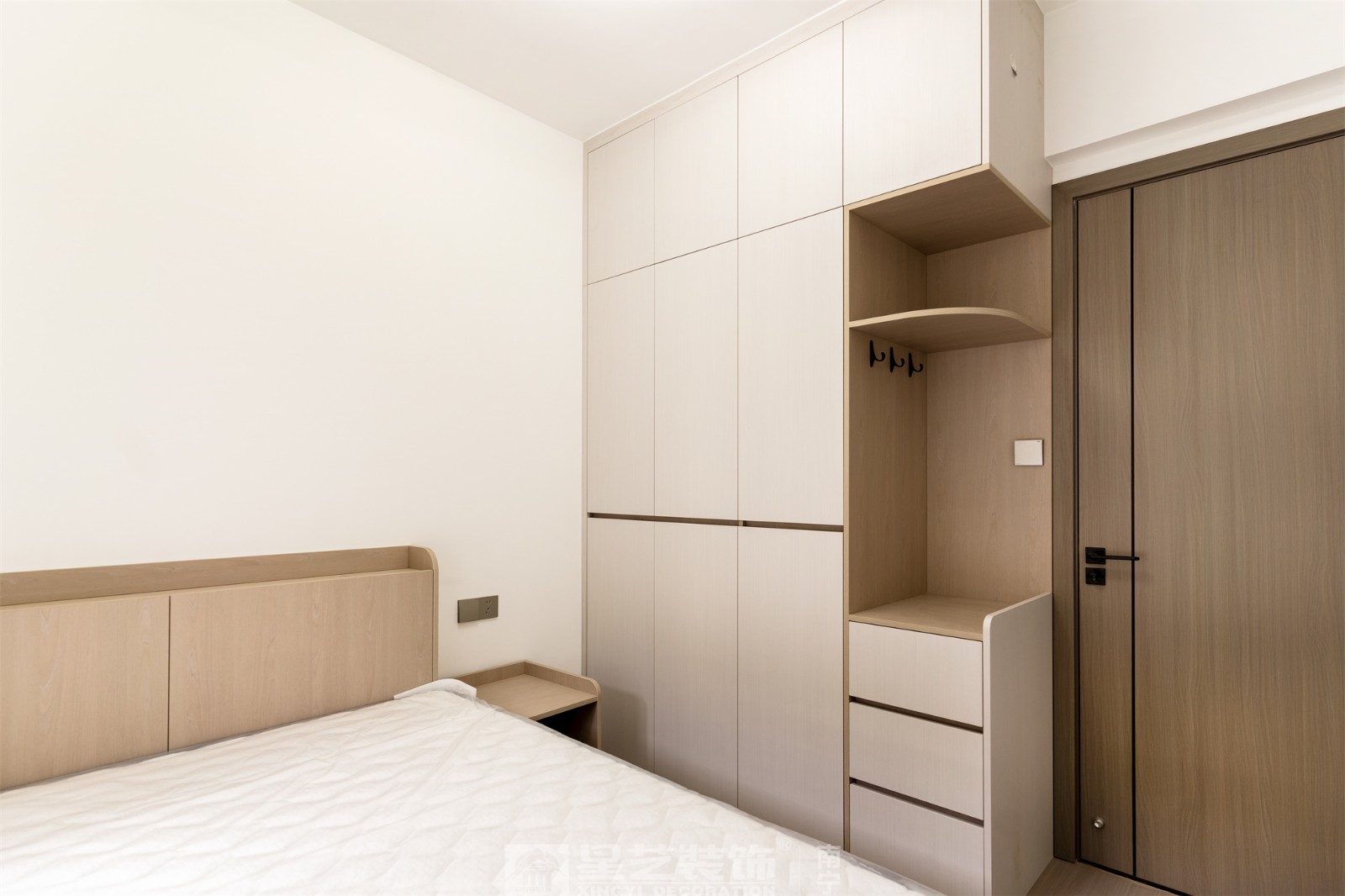 聯發(fā)臻境136平現代簡約臥室實景