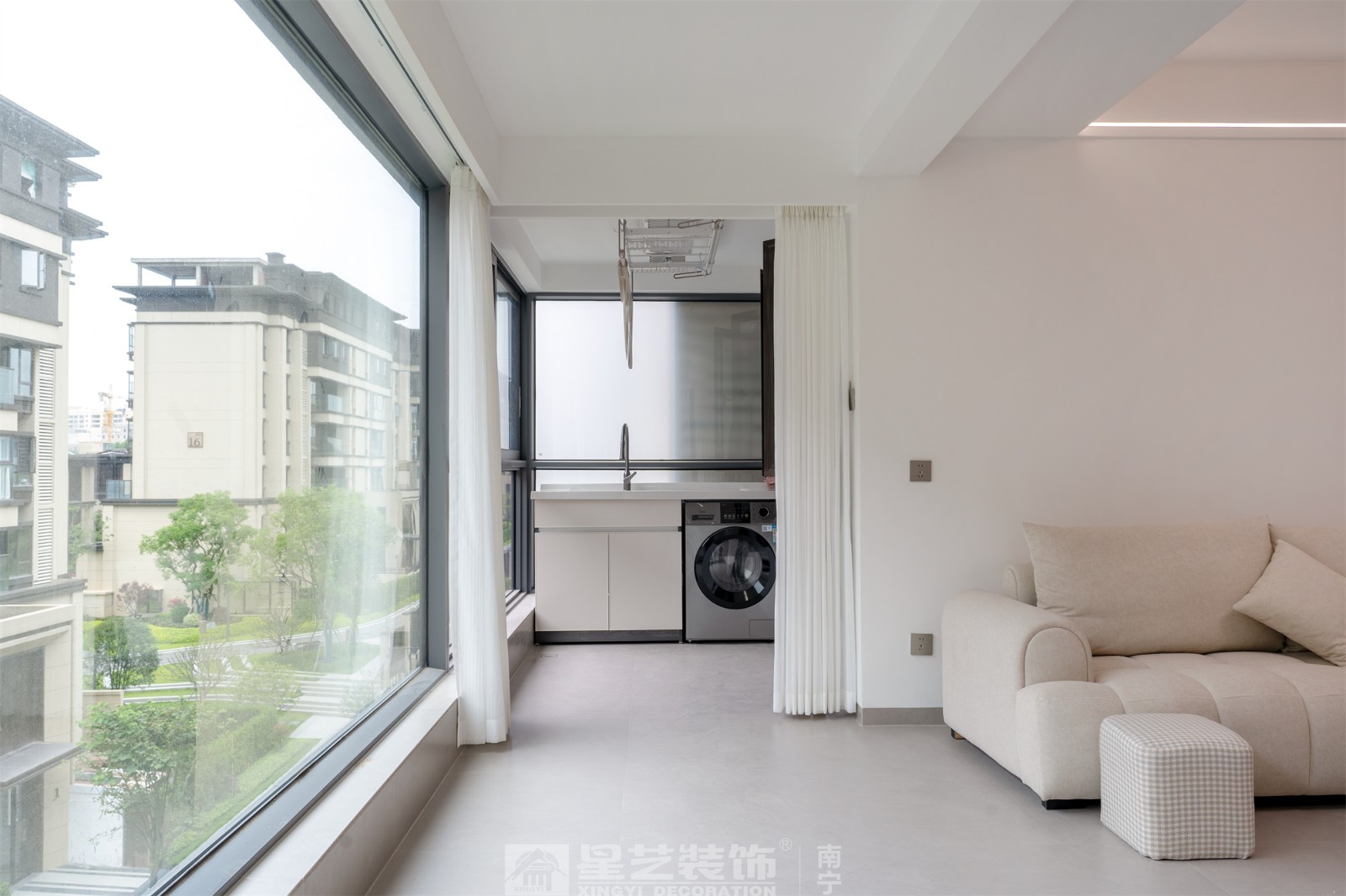 聯發(fā)臻境136平現代簡約陽臺實景