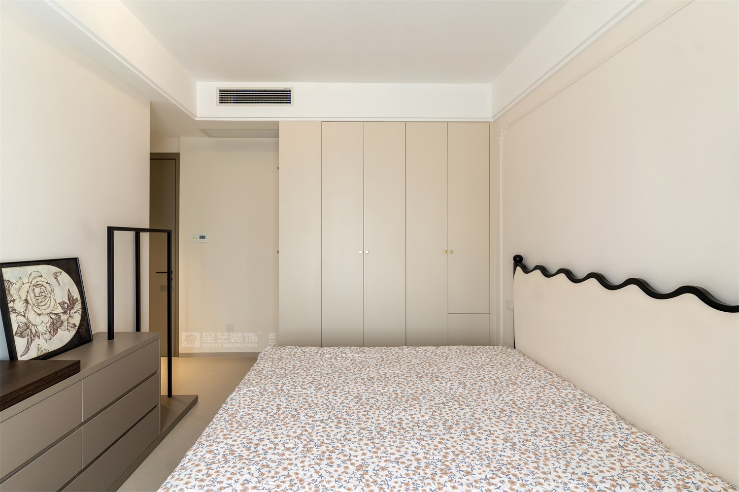 華潤西園悅府118平法式臥室裝修完工實景圖