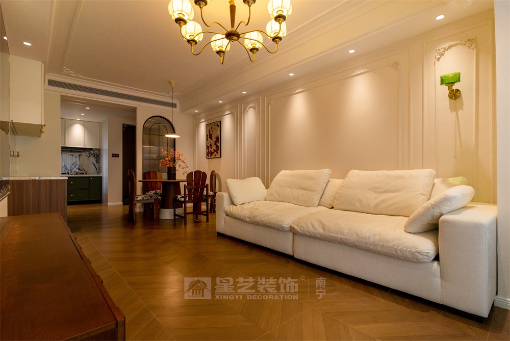 星海銀沙100平中古風客廳裝修實景