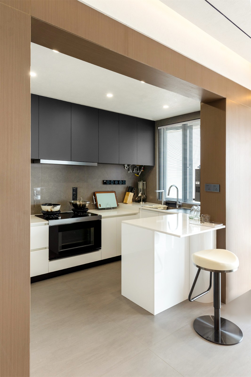 華潤西園悅府167平意式風(fēng)格廚房裝修完工實(shí)景