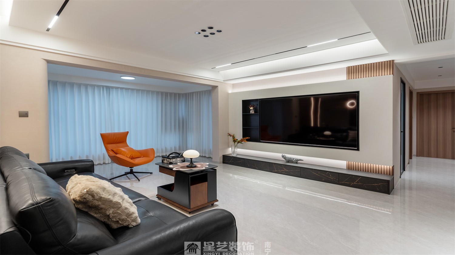 嘉逸城147平現(xiàn)代風(fēng)格客廳裝修完工實景圖