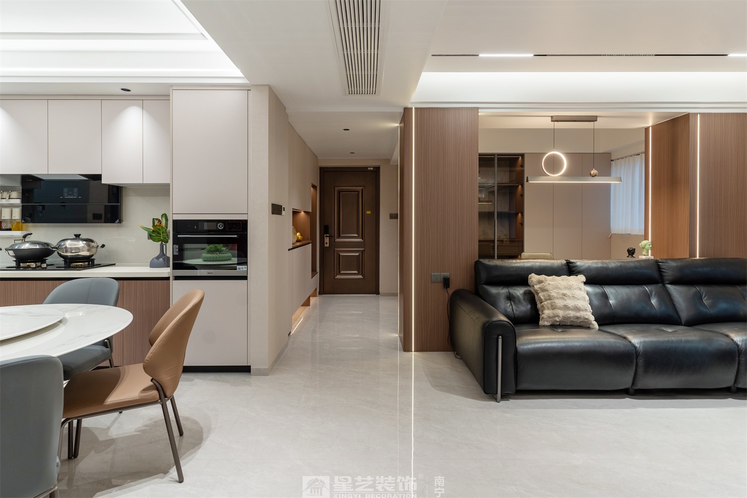 嘉逸城147平現(xiàn)代風(fēng)格客廳裝修完工實景圖