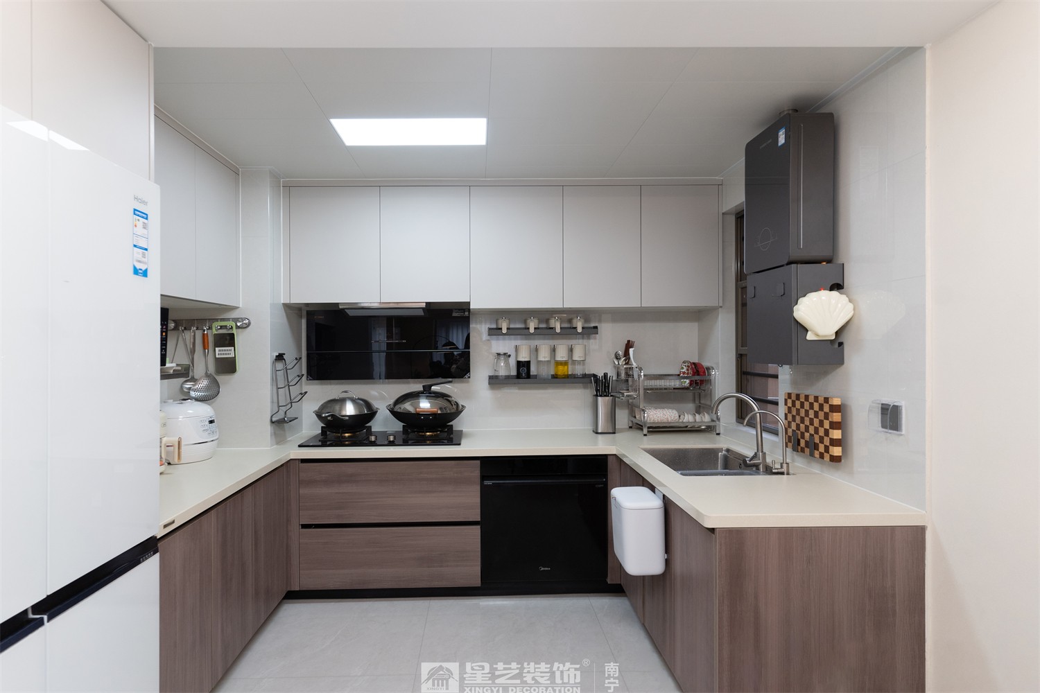 嘉逸城120平現(xiàn)代風格廚房裝修完工實景圖
