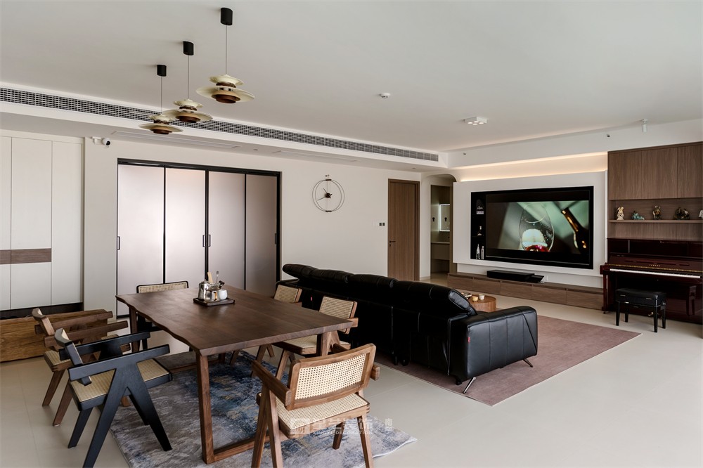 上水灣200平現(xiàn)代原木風(fēng)餐廳裝修完工實(shí)景圖