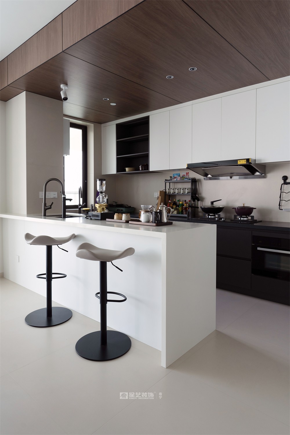 上水灣200平現(xiàn)代原木風(fēng)廚房裝修完工實(shí)景圖