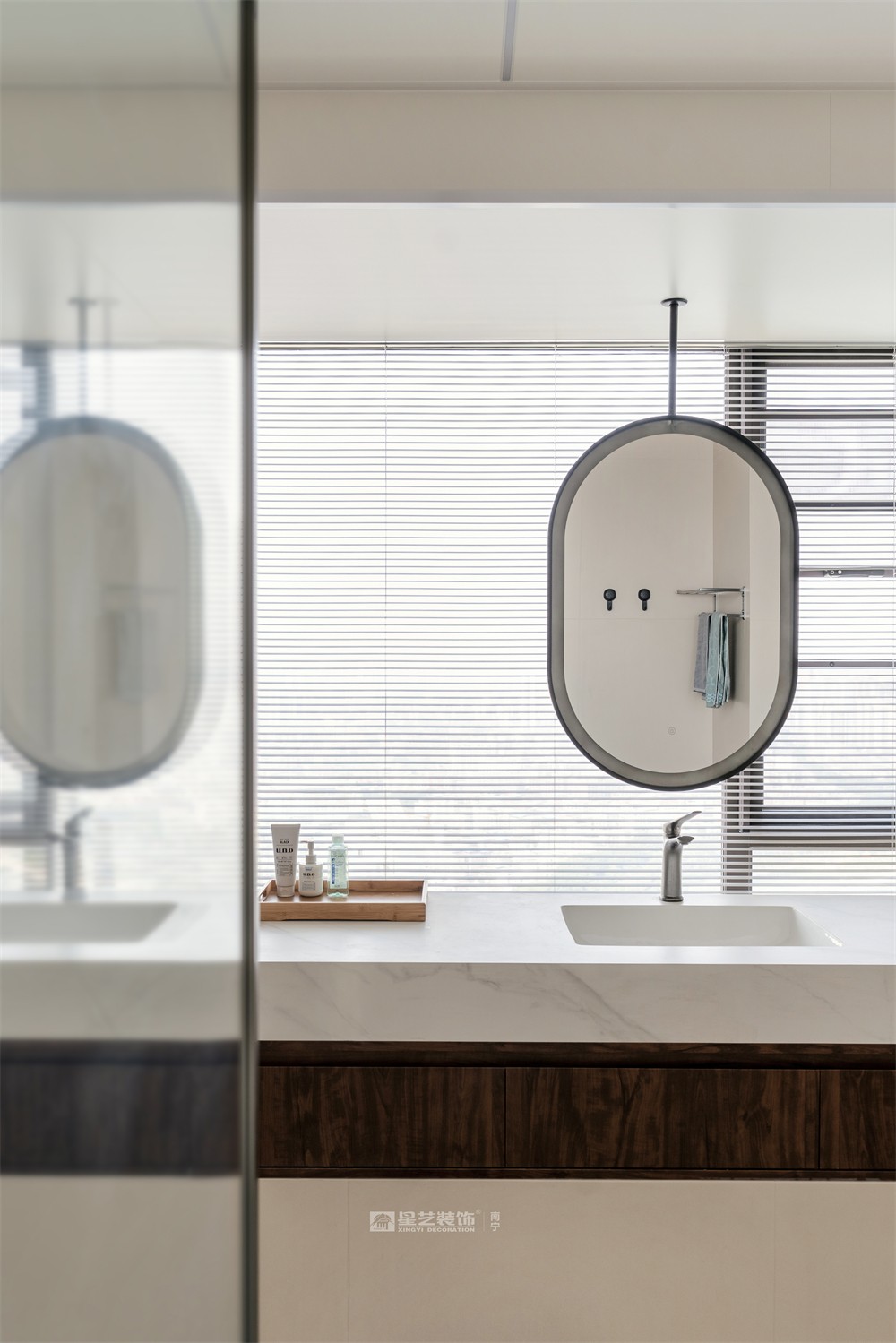 上水灣200平現(xiàn)代原木風(fēng)衛(wèi)生間裝修完工實(shí)景圖