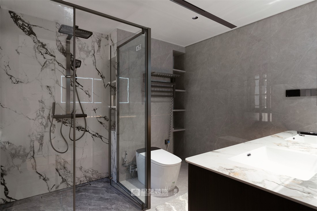 大唐臻觀196平現(xiàn)代簡(jiǎn)約淋浴間裝修完工實(shí)景