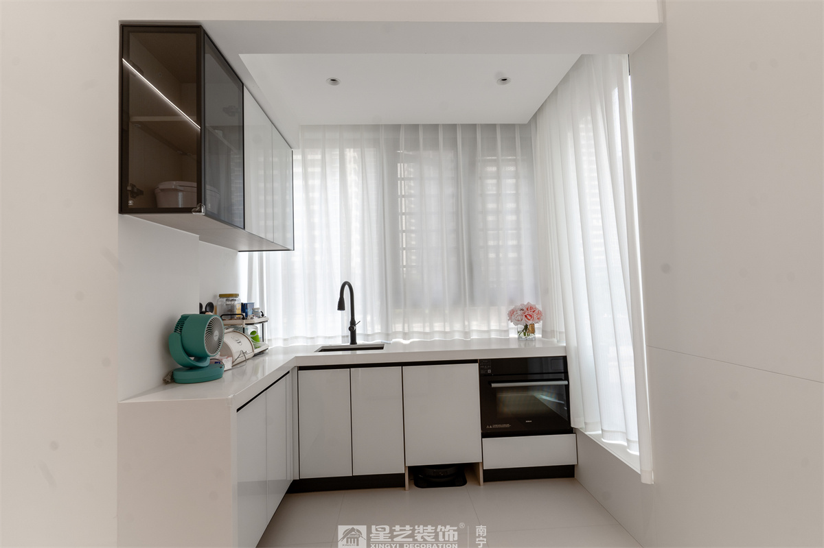 冠江墅169平現(xiàn)代極簡(jiǎn)廚房完工裝修實(shí)景圖
