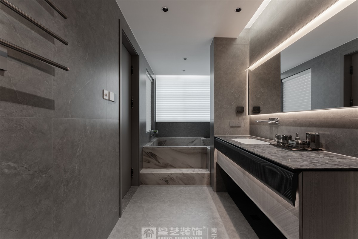 中海央墅500平現(xiàn)代極簡(jiǎn)衛(wèi)生間裝修完工實(shí)景圖