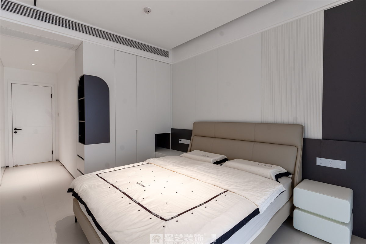 冠江墅169平現(xiàn)代極簡(jiǎn)臥室完工裝修實(shí)景圖